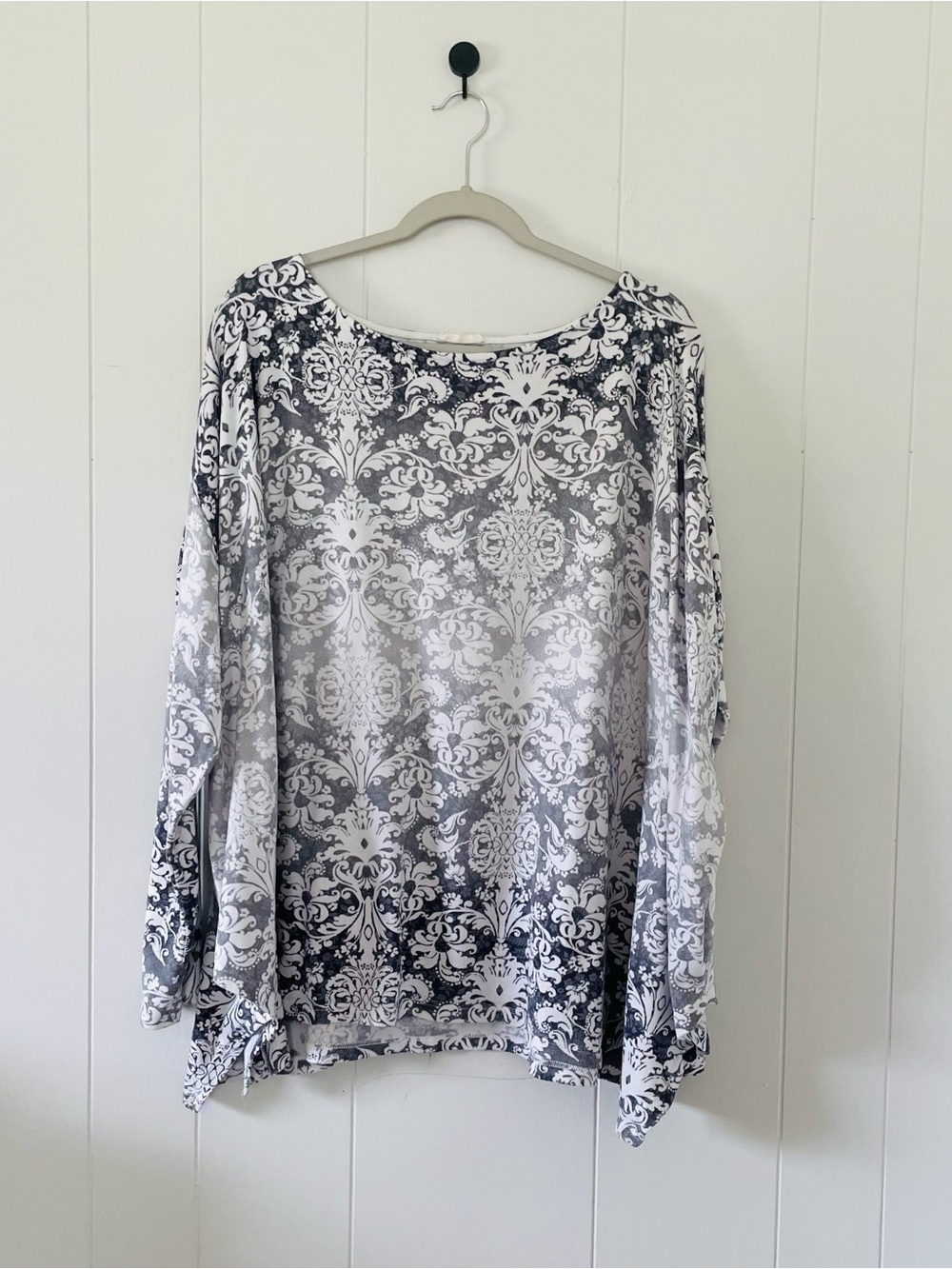 Women's Black & White Printed Long Sleeve Top